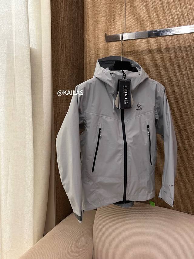 Kallas Down 3-in-1 Jacket in Ash Gray Details Ddd
