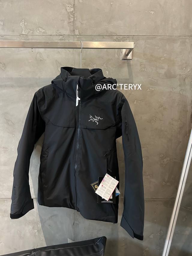 Arc'teryx Top-of-the-line black detail for grocery shopping. Ddd