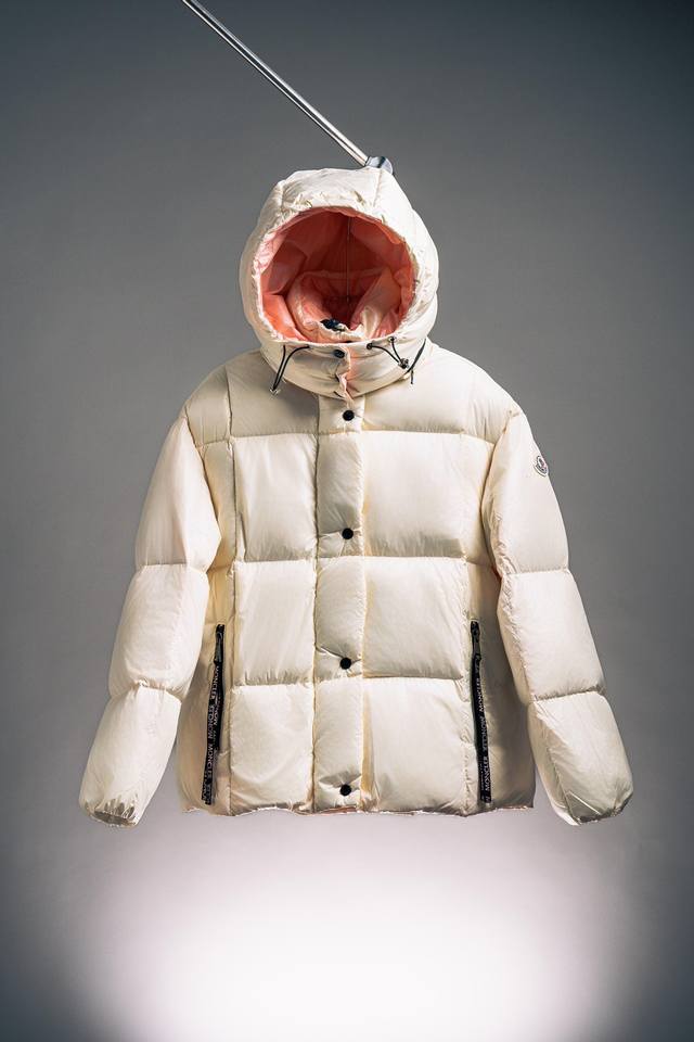White Moncler Parano Ss23 Single-Breasted Hooded Down Jacket. This Moncler Paran