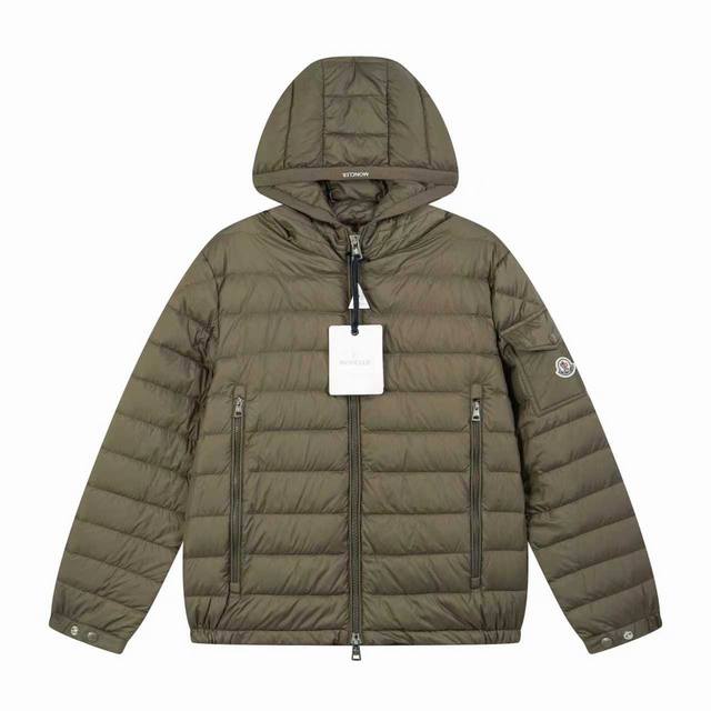 Top-tier bulk order details: Moner Galion short hooded down jacket. Premium goos