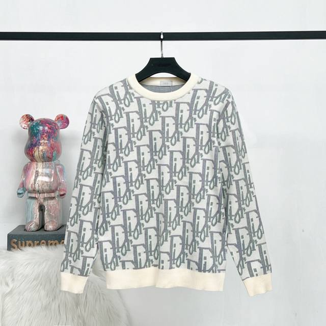 T105# Dior Crew Neck Sweater. Made with custom-knitted combed wool fabric. The a
