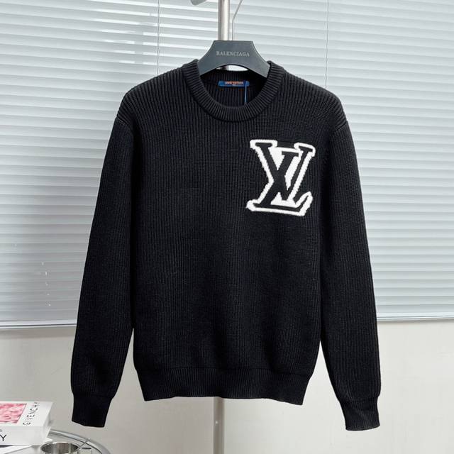 T95# Louis Vuitton logo jacquard knit. The simple silhouette exudes a high-end f