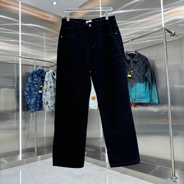 Dior straight-leg jeans with letter print on the back pocket. Available in diffe