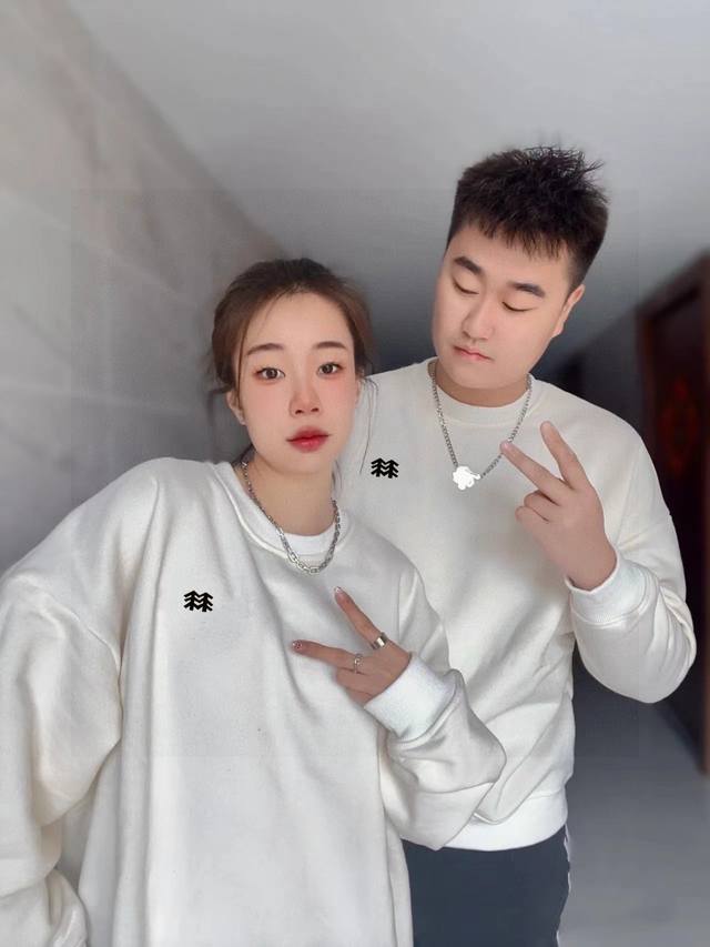 F76# Kolon Sport Co-branded Couple Sweatshirt with Tree Logo Print (Ddd) This sw