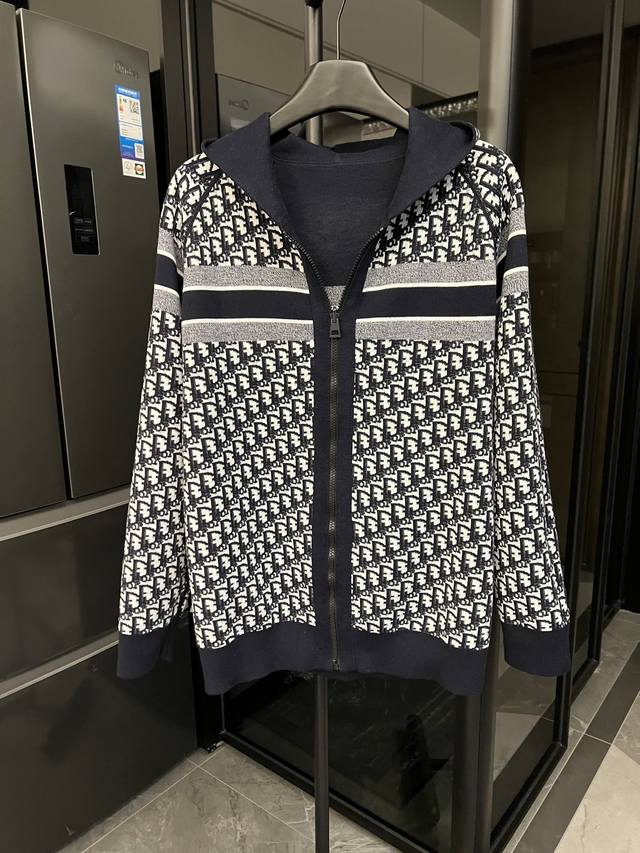 The next day, I bought a Dior 25Fw Oblique monogram cashmere reversible coat in