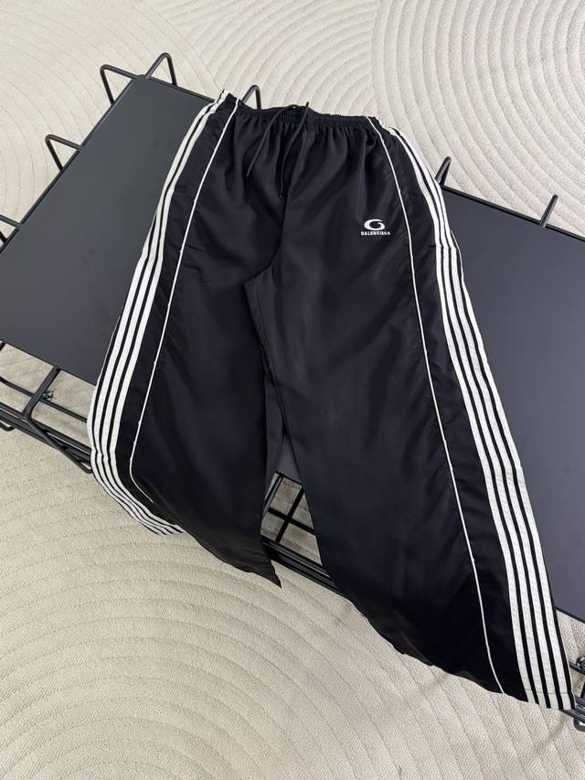 K # 210 Balenciaga 25Ss Blcg Five-stripe Half-Ring Embroidered White Ribbon Spor