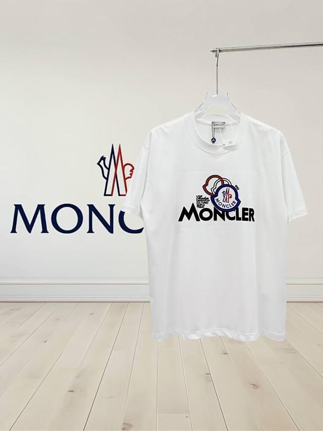 High Quality Moncler's new short-sleeved T-shirt, featuring embroidered details