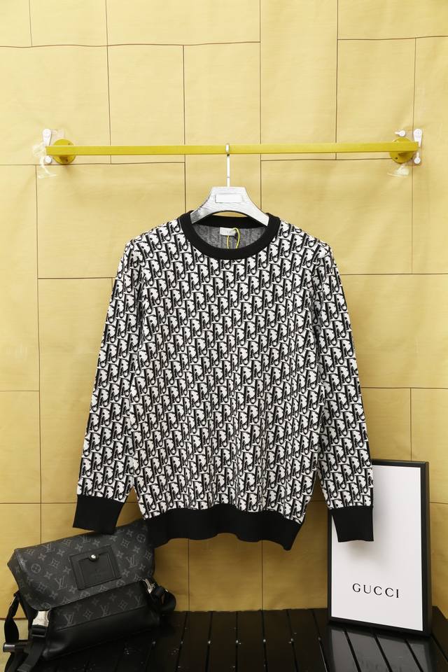 Dior Ss new crew neck knit, made with high-end core-spun yarn fabric, featuring