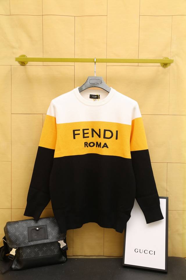 Fendl's latest autumn/winter crew neck sweater. Made with high-density Italian i