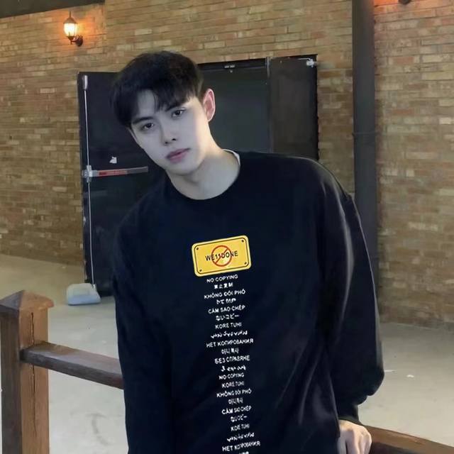 D30# We11Done Classic Data Style Bullet Screen Letter Print Couple Long-Sleeve T