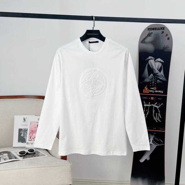 Louis Vuitton Lv Vacuum Embroidered Four-Leaf Clover Logo Long-Sleeve T-Shirt. T