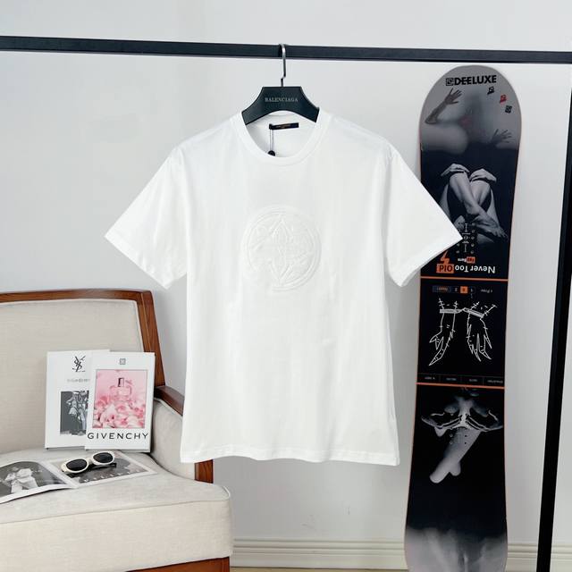 Louis Vuitton Lv Vacuum Embroidered Four-Leaf Clover Logo Short-Sleeve T-Shirt.