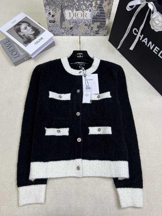 Chane*25K Autumn/Winter New Knitted Crew Neck Cardigan, High-End Black and White