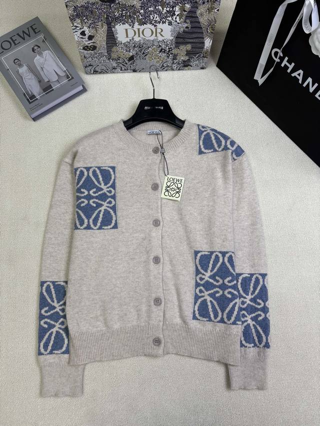 Loew*25 Autumn/Winter New Knitted Crew Neck Cardigan, classic brand logo pattern