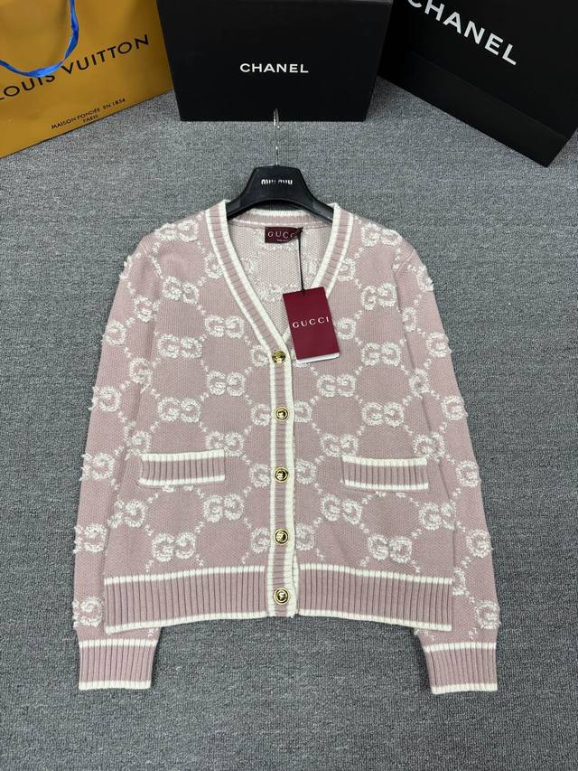 Gucc*25 Autumn/Winter New Knitted V-Neck Cardigan, Classic Brand, Double G Diamo