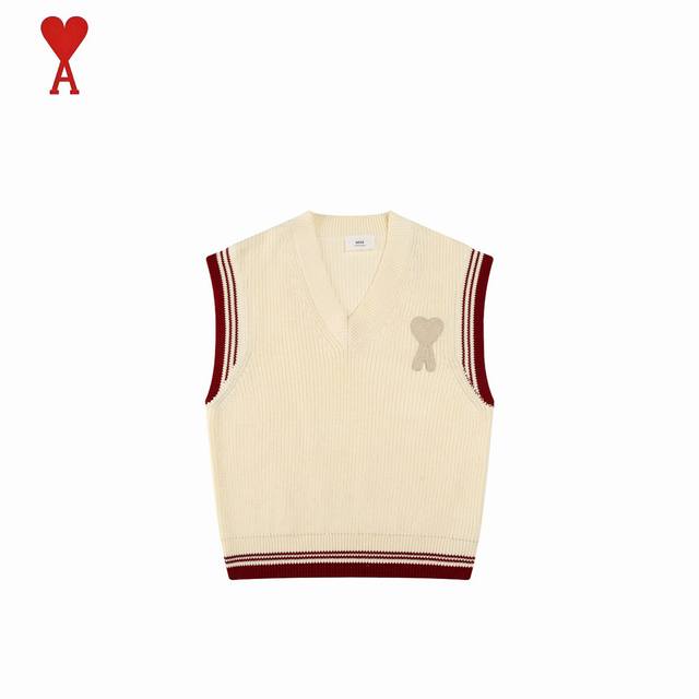 Ami24Fw Wool Vest with Red-edged Heart and Letter Hem. Suitable for all body typ