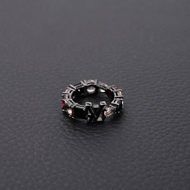 Louis Vuitton Lv Light Ring 24 Runway Dark-Themed Logo Ring M1202M A black jewel