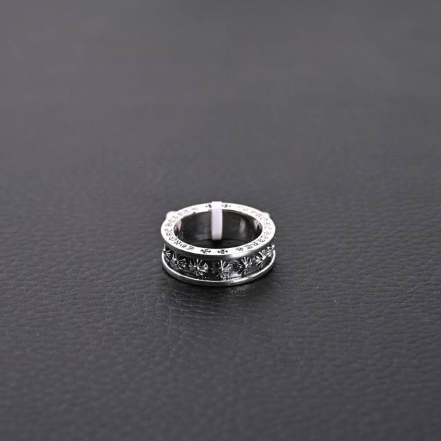 Chrome Hearts Ch Cross Ring A truly retro silver piece, so cool for both men and