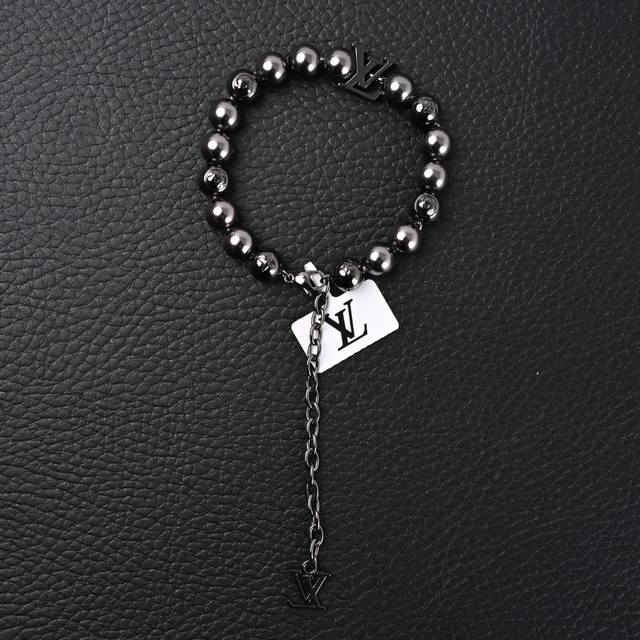 Louis Vuitton LV Monogram Pearls bracelet, worn by Wang Hedi (M0996A). Available