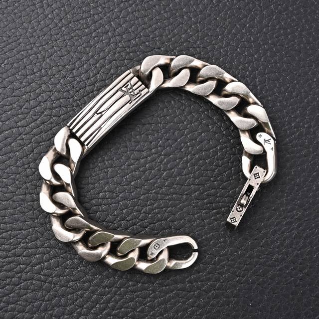 Louis Vuitton LV Monogram Chain Logo Silver Cuban Chain Bracelet M00855 (Ddd). P