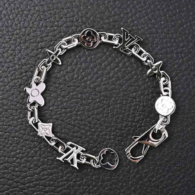 Louis Vuitton LV Monogram Craggy Daisy Bracelet (Ddd) From the Louis Vuitton x T