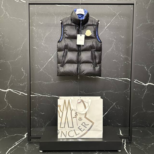 Moncler Sumido Stand Collar Down Vest, Top Original, Shipping Packaging List. Si