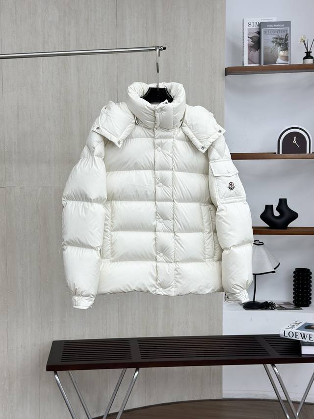 Moncler Hanovcrtan Matte Mayan Short Down Jacket Description: This short down pa