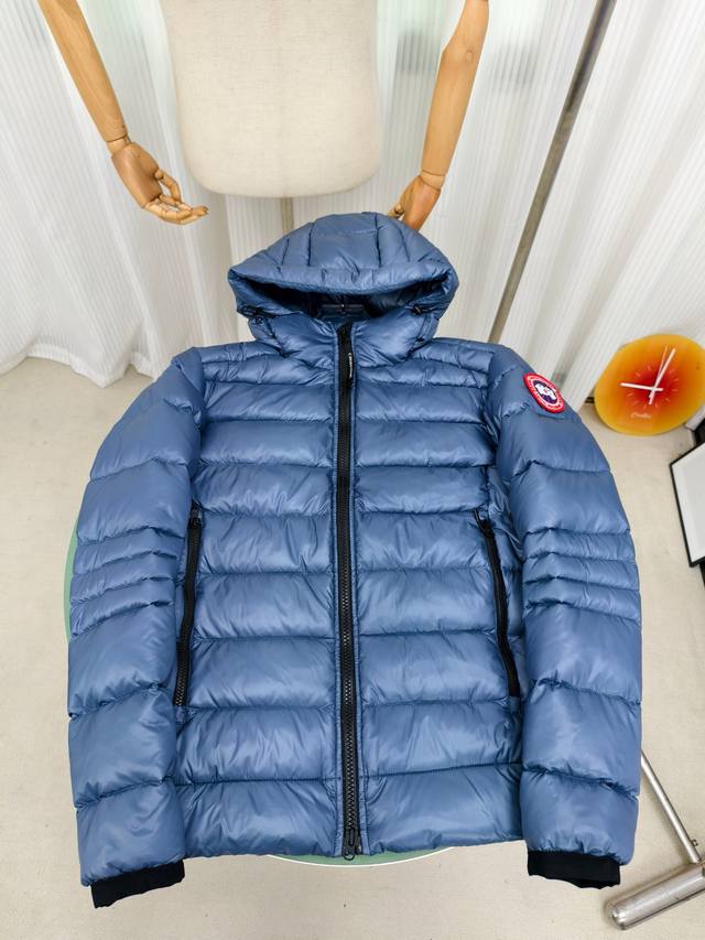 2227Mb High-Version Canada Goose Crofton Hooded Down Jacket. This down jacket is