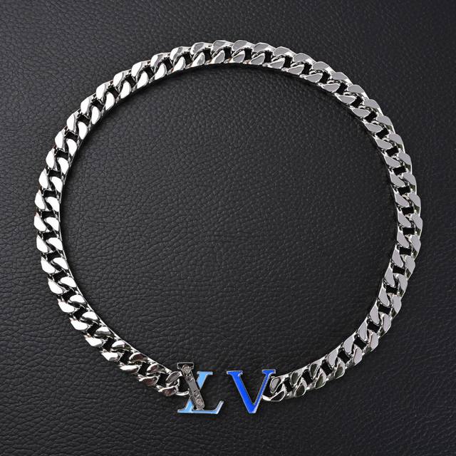 Louis Vuitton LV Chain Silver Logo Necklace M00907 (Ddd). Priced at P10,590 RMB