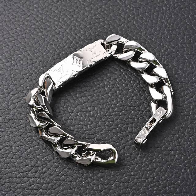 Louis Vuitton LV Monogram Chain Logo Silver Cuban Bracelet M00855 (Ddd). Priced