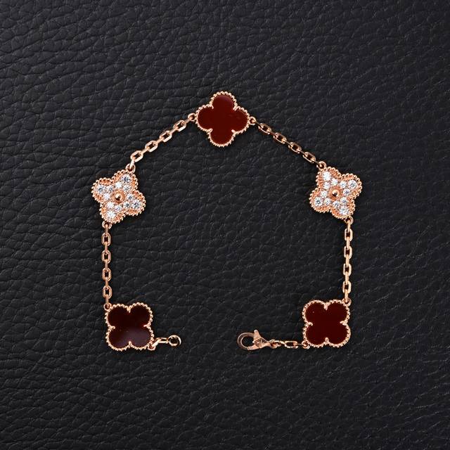 Van Cleef & Arpels (Vca) Laser-engraved Four-Leaf Clover Bracelet. Original desi