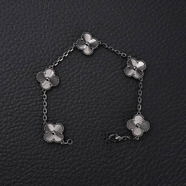 Van Cleef & Arpels (Vca) Four-leaf clover and five-petal bracelet. Made of high-