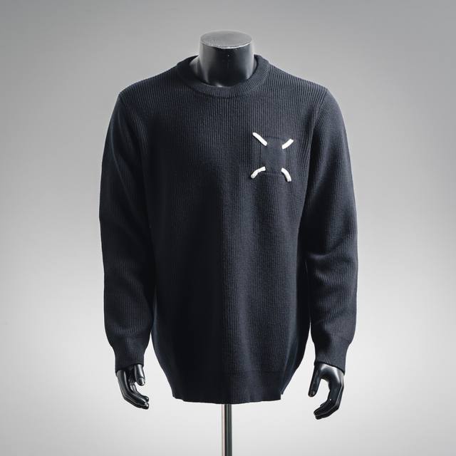 Maisonmargiela 25Ss Mm6 Four-corner logo crew neck knit sweater. Made with a spe