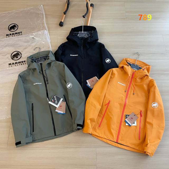 Three-color Mammut Ayako Pro 2.0 Women's Outdoor Hiking Asian Version Hooded Sof