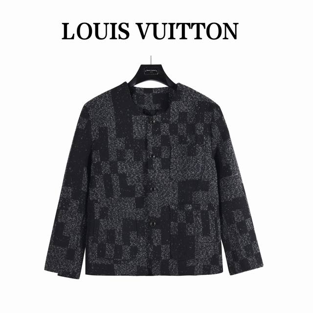 Louis Vuitton 25Fw Wool Checkered Coat. Made of high-quality wool, this coat is