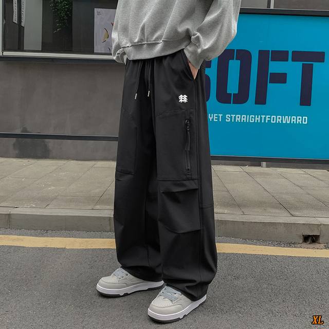 Kolon Sport Exclusive New Arrival: High-Quality Autumn Casual Cargo Pants, Water