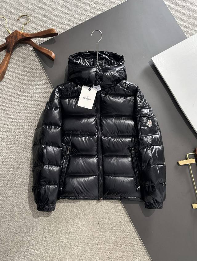 Top-tier Moncler parka with a glossy Mayan classic celebrity-style short down ja