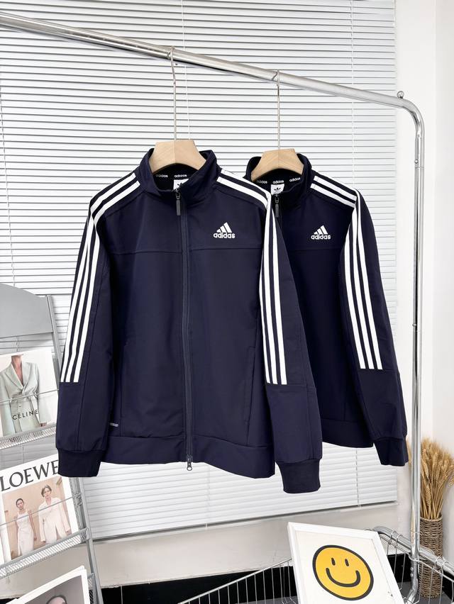 Top-tier version of Adidas stand-up collar three-stripe jacket, the same style w