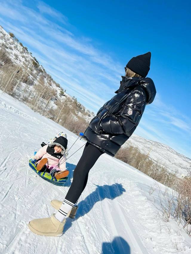 Genuine down jacket, 90% down, comes with a boutique dust bag. Moncler Maya down