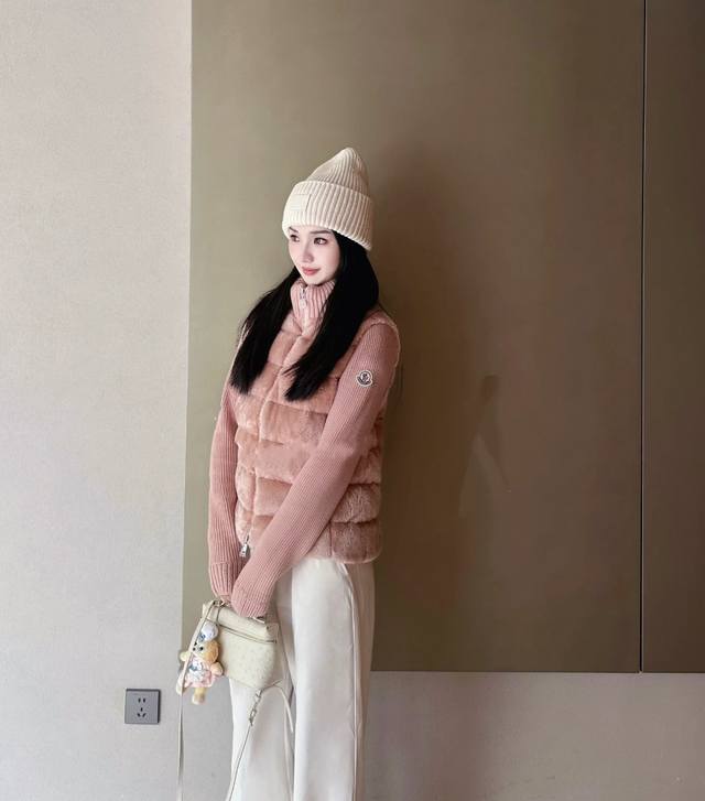 Low-saturation girly pink Ddd