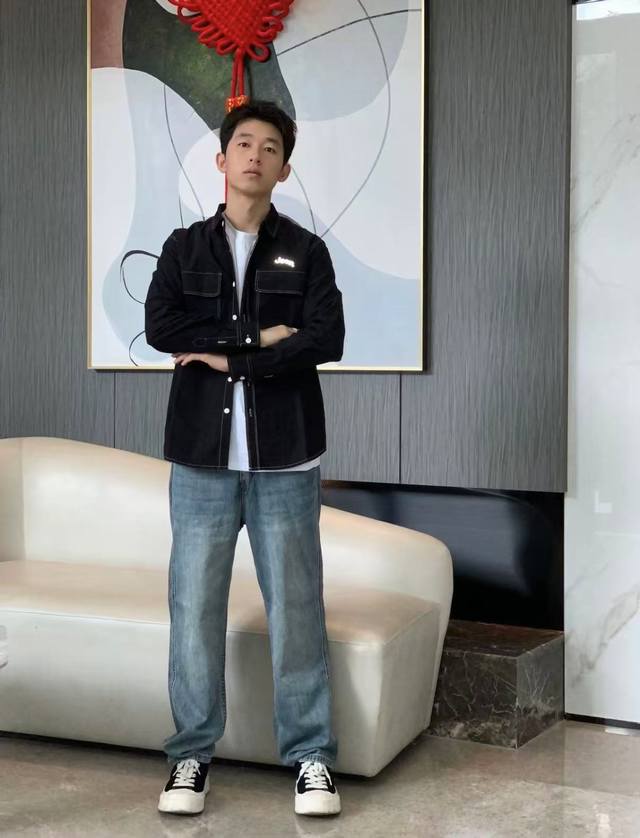 Model photo Gallery Dept Classic Embroidered Splatter Washed Jeans Straight Leg