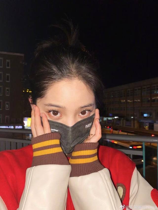 Model photo Ouyang Nana's same style Vandy The Pink fun red hamburger pattern em