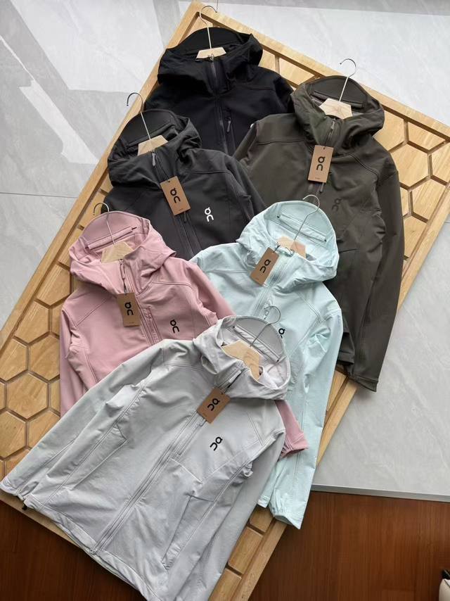 Angpao Thick Hooded Softshell Jacket: One jacket for all seasons, stylish throug