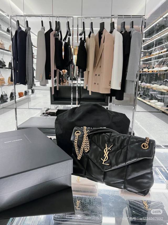 This cloud bag is so beautiful you'll want to rave about it! Ddd