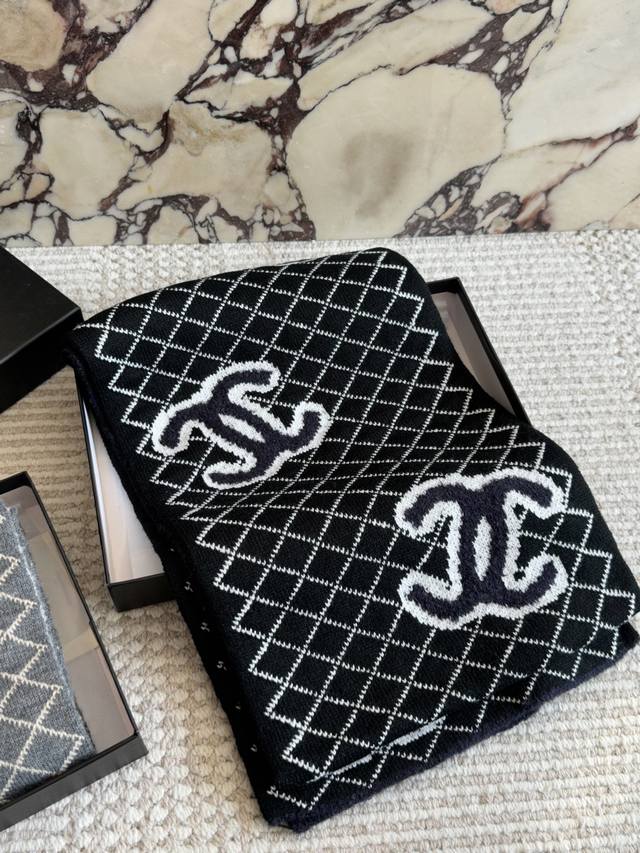 Original cashmere scarf with box. Size: 30*180cm. Chanel-style double-sided scar