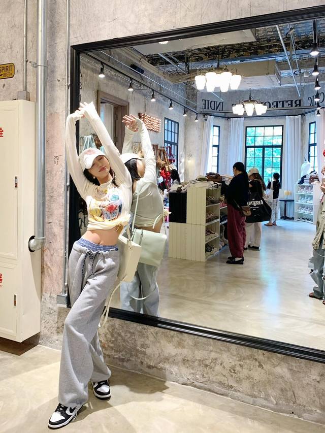 High-end regular style Miu Miu two-tone high-waisted sweatpants are so beautiful