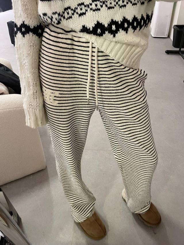 High-end fleece-lined Celine Arc de Triomphe striped wide-leg pants. The fit is