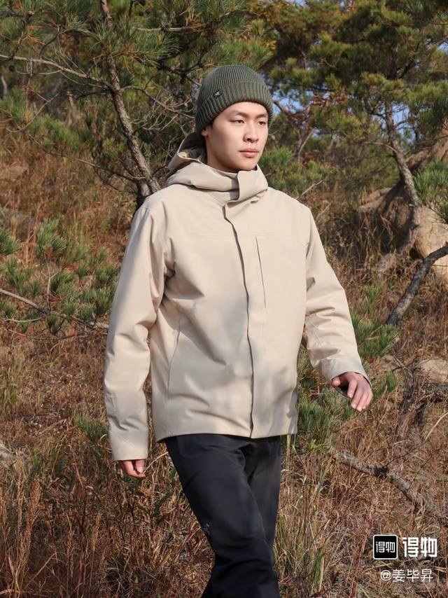 Model + Detail Photos Arc'teryx Therme Insulated Jacket in Three Colors for Coup