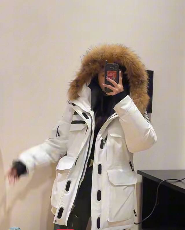 Model + Detail Photos The North Face Peak Collaboration with Canada Goose Southe