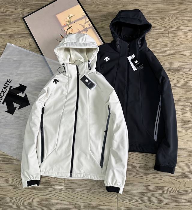 Descente Two-Tone Autumn/Winter Hooded Windproof Warm Woven Softshell Long-Sleev